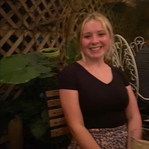 Meet your Posher, Kayla